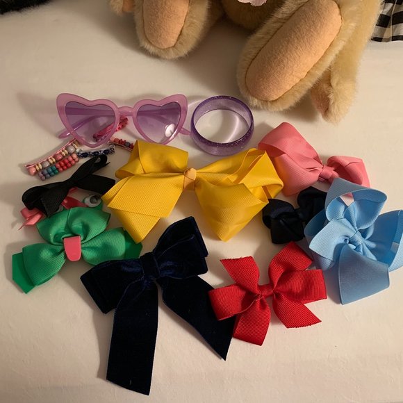 BOWS AND BARRETTES - Picture 1 of 5